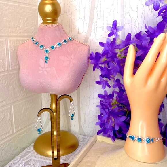 π Silver Lake Blue Rhinestone Jewelry Set π - Picture 1 of 17